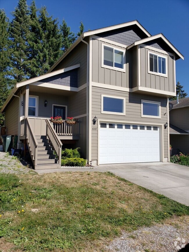 Building Photo - Lovely 3 Bedroom Home with 2 Car Garage