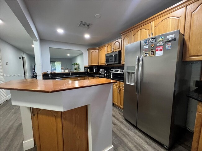 Photo - 460 Lakeview Dr