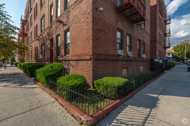 Photo - 57-79 Avenue O