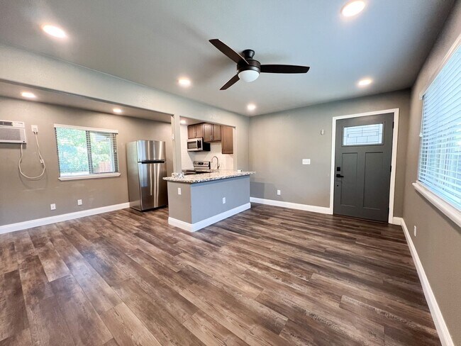 Photo - Remodeled 1 Bed, 1 Bath Apt Near McKinley Park Unit 1