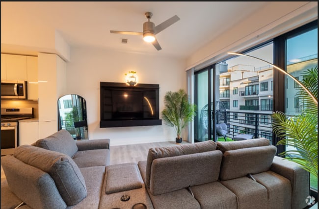 Building Photo - 5211 Peachtree Blvd Rental