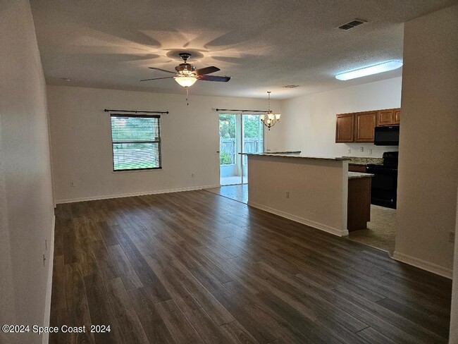 Photo - 3335 Burdock Ave