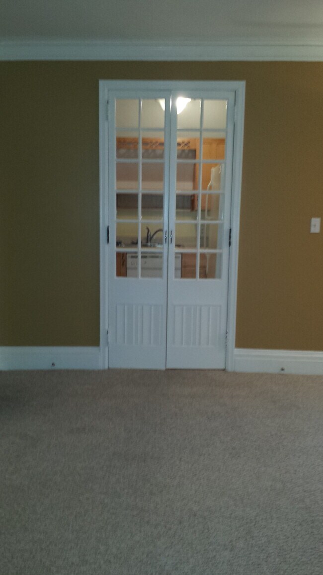 Apt D Kitchen - Hedstrom Manor Estates