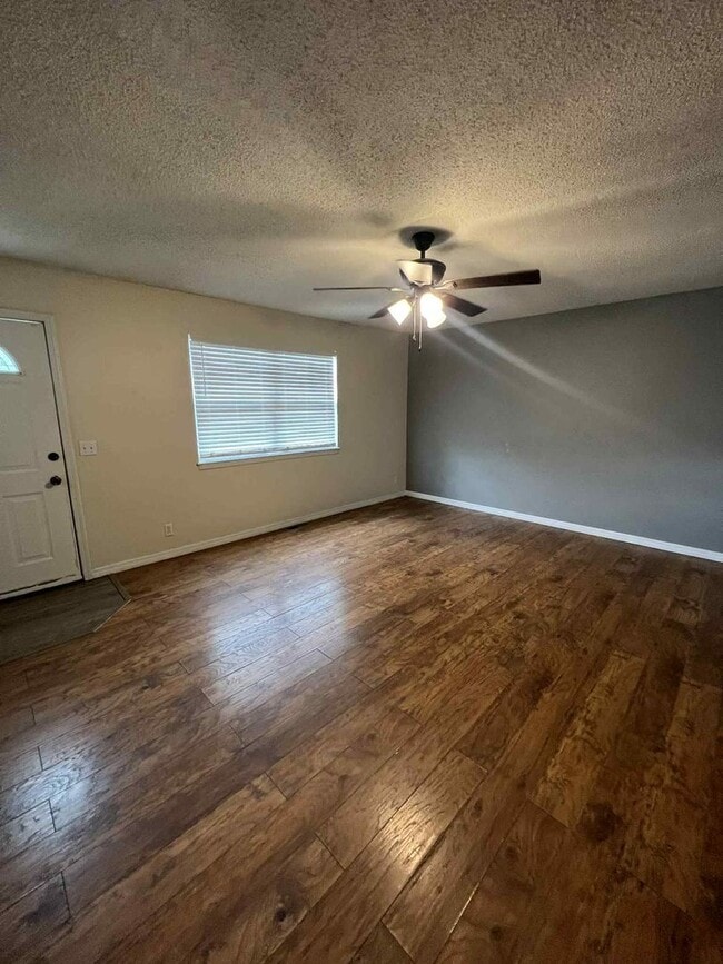 Photo - COMING SOON: CUTE 3 BEDROOM / 2 BATHROOM HOUSE IN CARTERVILLE MO!! FENCED IN YARD AND GARAGE!!
