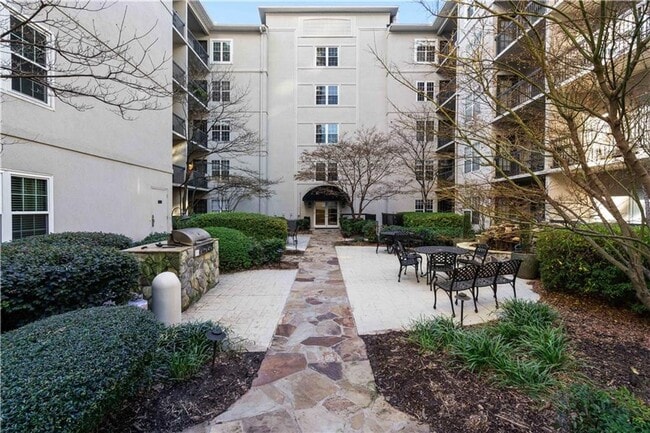 Photo - Peachtree Walk Unit 1075 Peachtree Walk