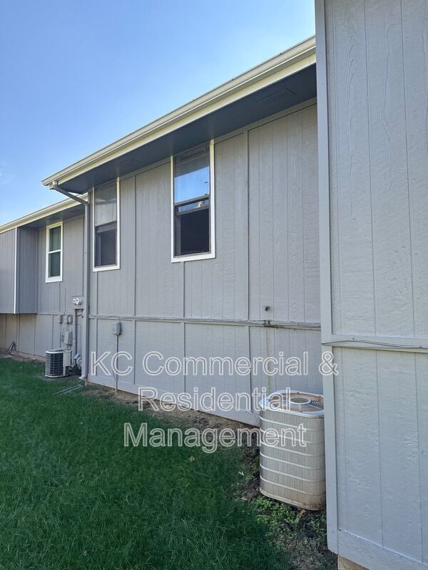 Photo - 5716 N London Ave Unidad 5716