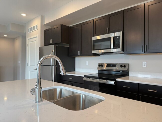 Photo - 152 Russ Dr SW