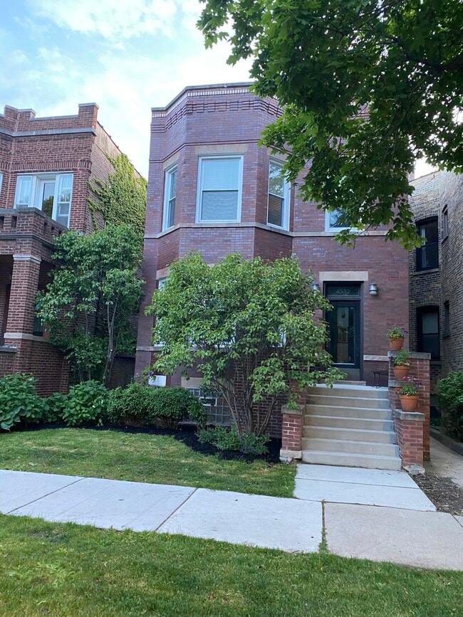 Building Photo - 4532 N Albany Ave Unit 1