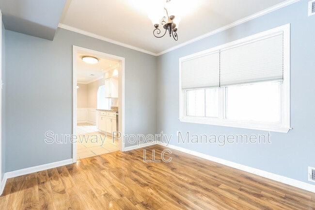 Photo - 32 Oakwood Pl