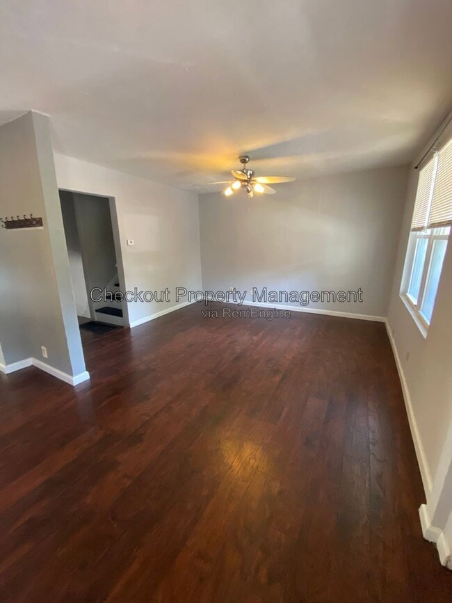 3985 Schiller Pl