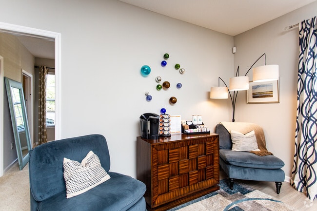 2BR, 2BA - 1,053 SF - Suite B