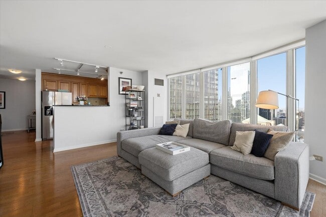 Photo - 345 N LaSalle St