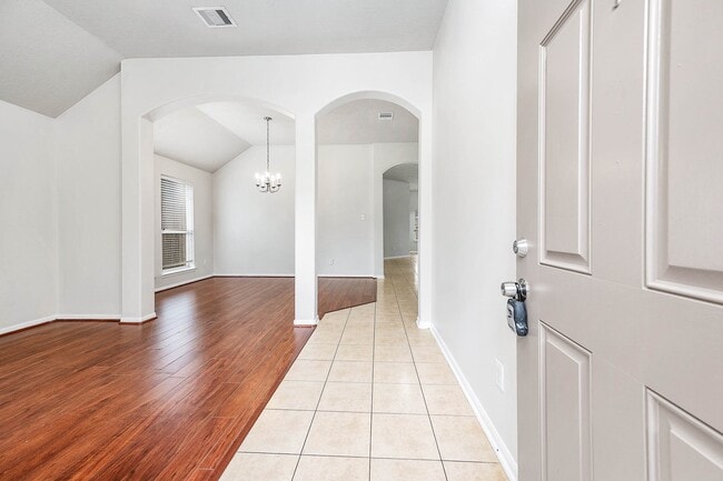 Photo - 927 Hannah Falls Ln