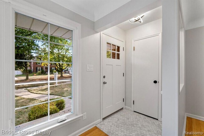 Photo - 2614 Essex St