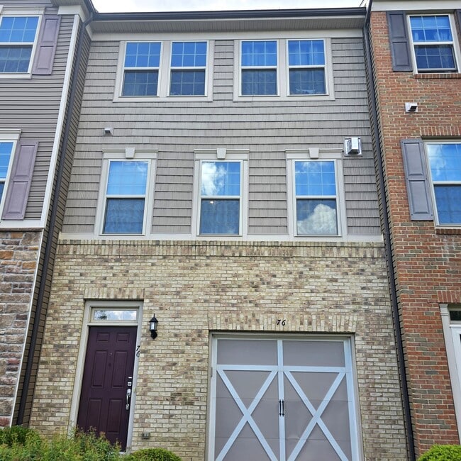 Building Photo - 76 Albert Ct