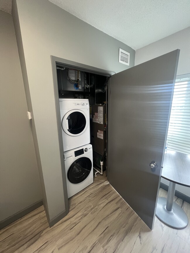 Photo - 258B Sunview St