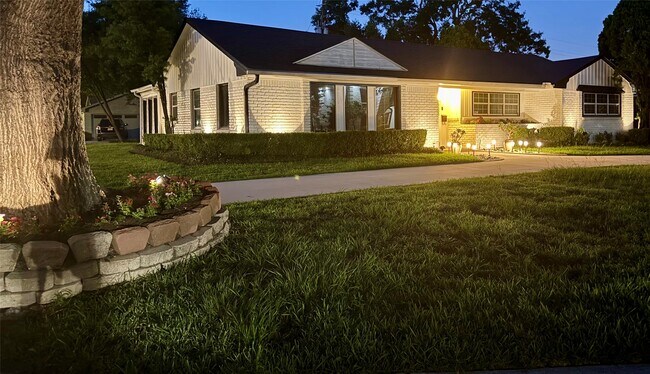 Building Photo - 5666 Overbrook Ln