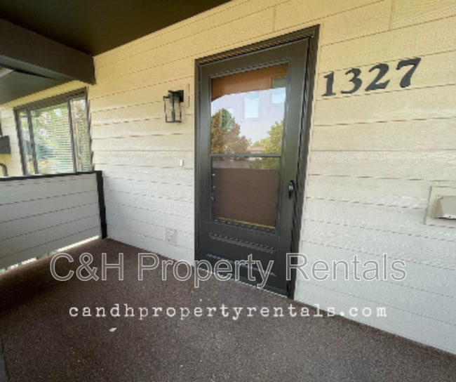 Building Photo - 1327 Panners Pl