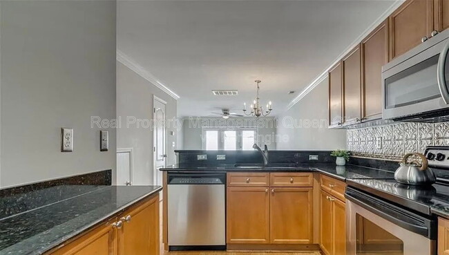 Photo - 1224 Green Oaks Ln