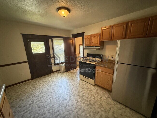 Photo - 1029 Tamarack Ave NW