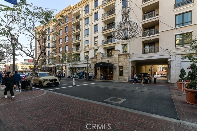 Photo - 305 Caruso Ave