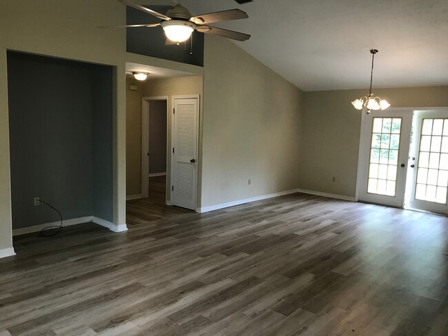 Beautiful 3 Bedroom 2 Bathroom House - Beautiful 3 Bedroom 2 Bathroom House