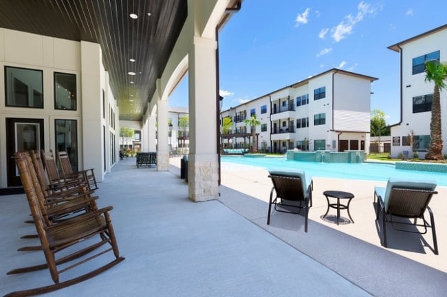 Photo - Ivy Point Klein