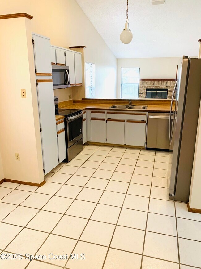 Photo - 1524 Clover Cir