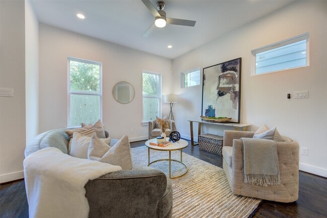 Photo - 853 Mansfield St