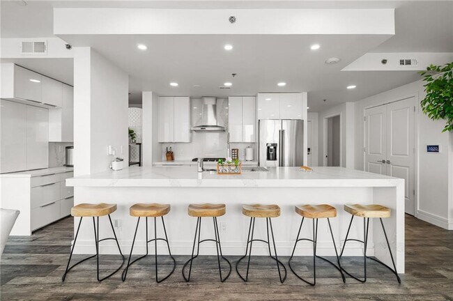 3338 Peachtree Rd NE Unit 2207
