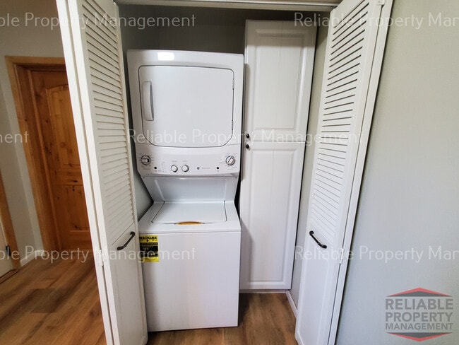 Photo - 823 Saturn Ave