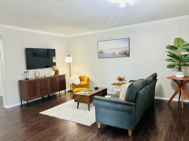 Pearl at Oyster Creek Apartments
