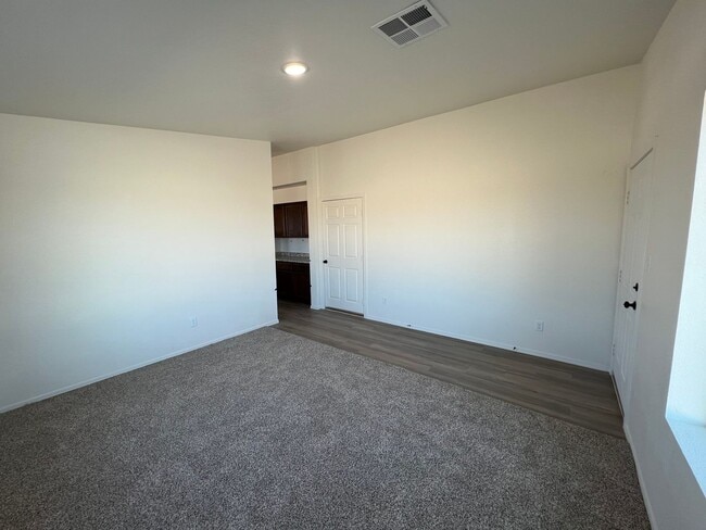 Photo - 4 BEDROOM HOME!