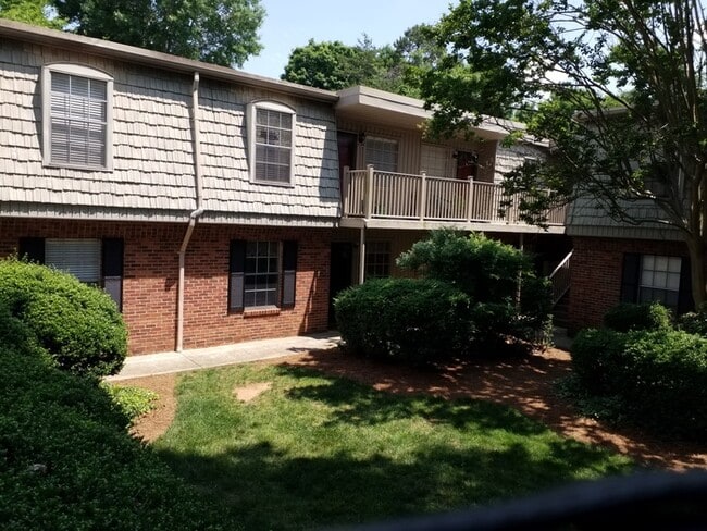 Building Photo - Salem Square Main Level One-Bedroom Condo Unit D