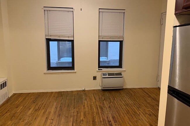 Photo - 160 E 91st St