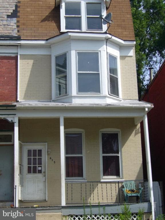Building Photo - 615 W Locust St