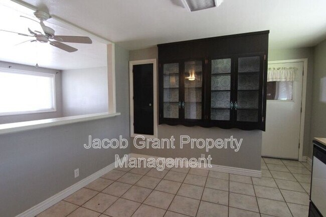 Photo - 786 Sykes Dr