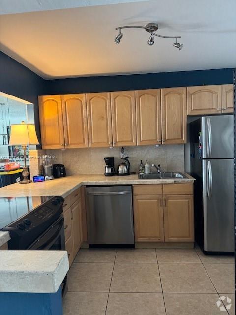 Building Photo - 800 Parkview Dr Unit 1006 Rental