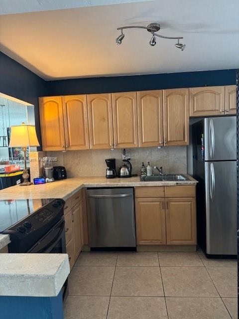 Building Photo - 800 Parkview Dr Unit 1006 Rental