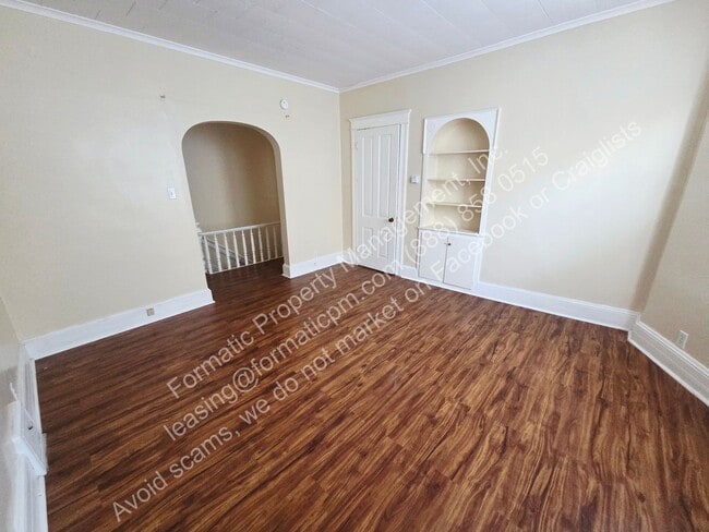 Photo - 166 W River St