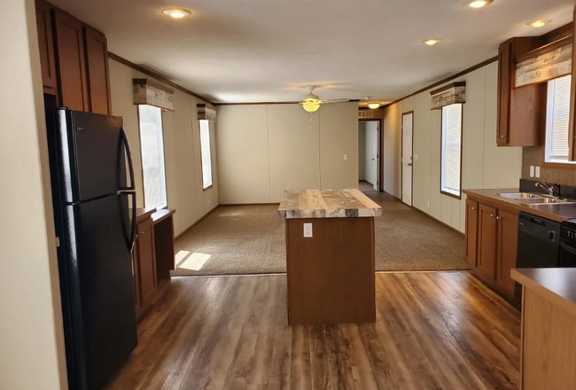 Photo - 418 Saddle Dr