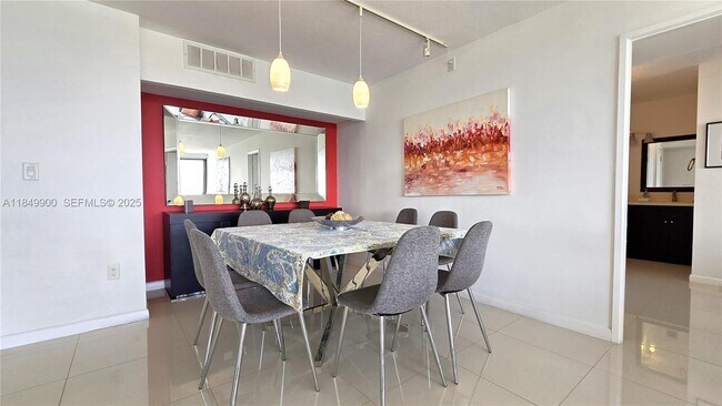 Photo - 3731 N Country Club Dr Unidad 1825