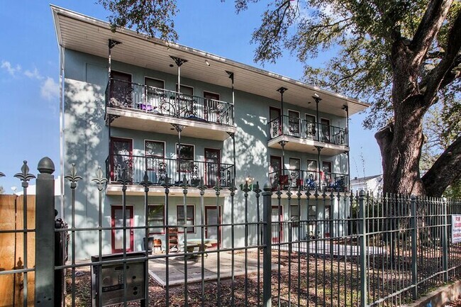 Building Photo - 1621 Governor Nicholls St Rental