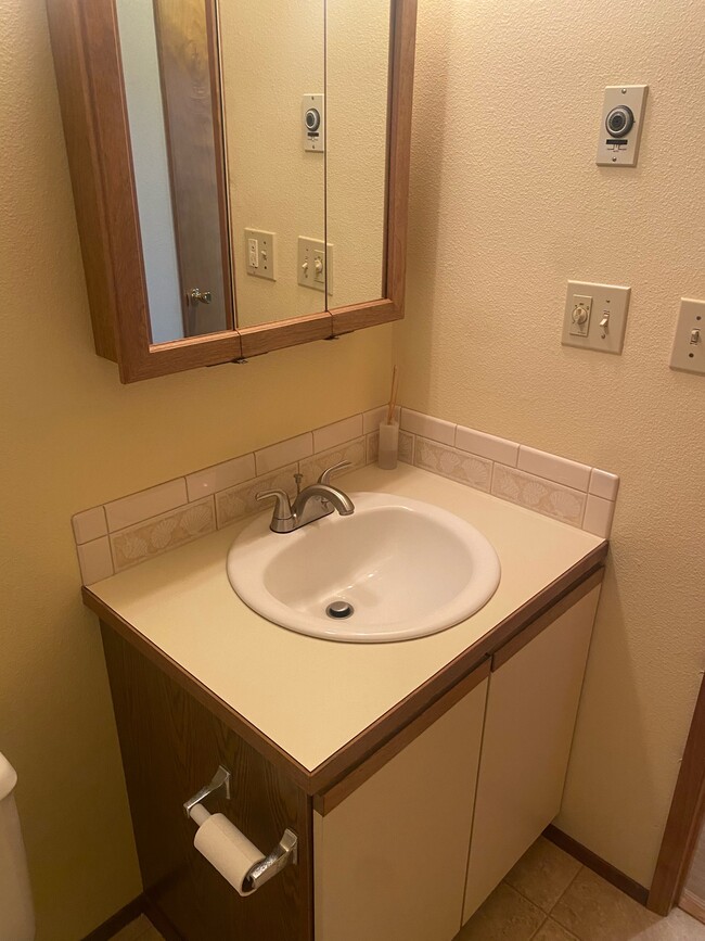 Photo - 934 Starfish Ct SW