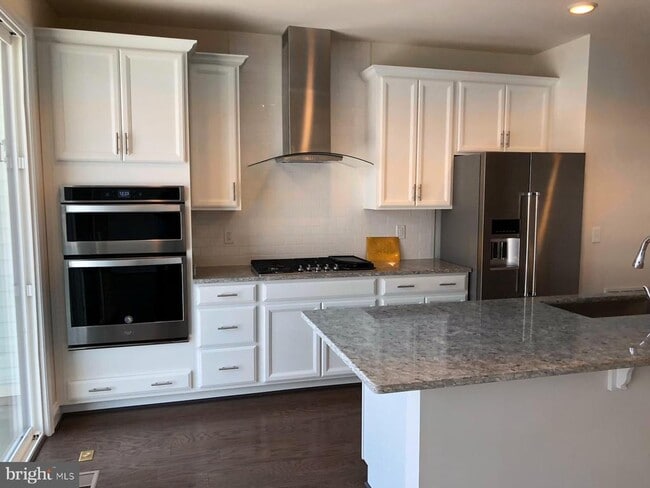 Photo - 22584 Windsor Locks Square