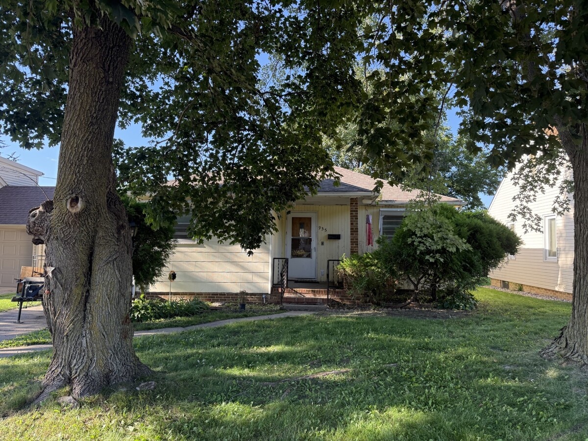 front view - 935 Willow St House