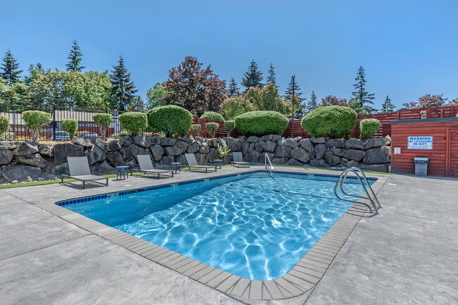 Relaxing Poolside Escape at Mariposa Apartments - Mariposa Rental