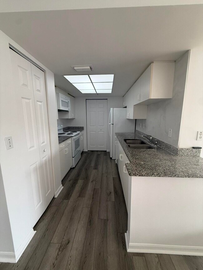 Photo - 100 Crestwood Ct N Unidad 111