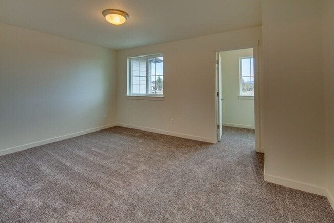 Photo - End unit Pahlish Townhome!