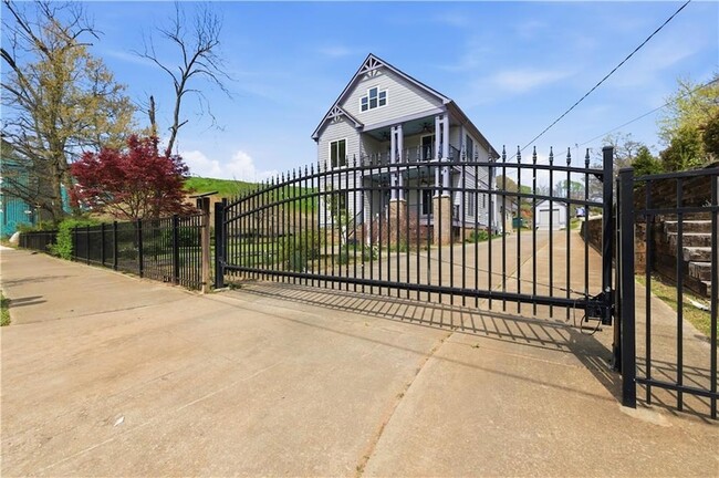 Photo - 850 Ormewood Ave SE